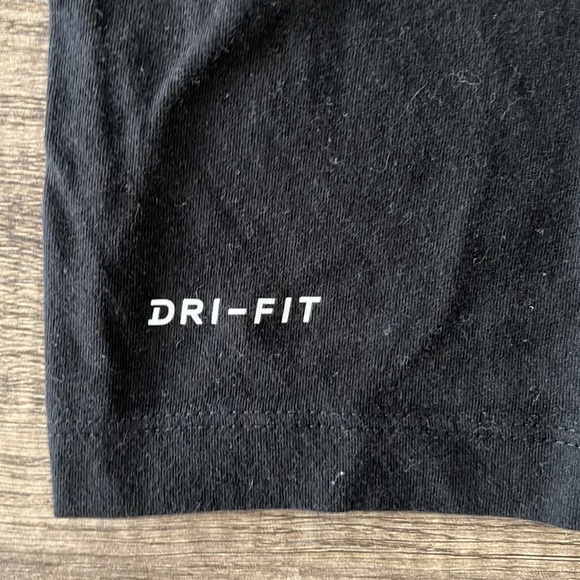 Nike Men's Graphic Dri-Fit Tee - Size Small - Picture 5 of 5